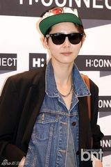 组图：SHINee等众星亮相时装品牌开店仪式