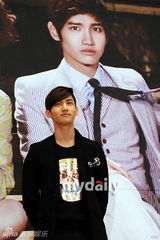 组图：《天堂牧场》发布 沈昌珉李妍熙助阵出席