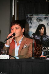 高清组图：张东健赴美宣传《武士之路》帅气亲和