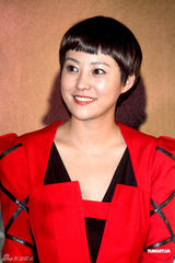 组图：《第四张画》首映礼 郝蕾关颖敲锣预祝大卖