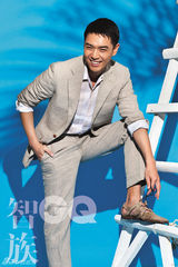 组图：霍政谚登《GQ》 被誉长腿美男