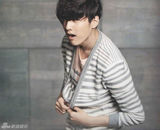 组图：韩国型男元斌春装写真干净帅气