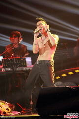 组图：关楚耀个唱邀张学友坐阵 遗撼谭咏麟未到