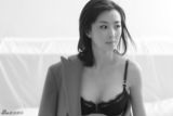组图：林静灰色写真魅惑迷离