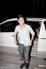 组图：谭咏麟60岁大寿 坦言永远最感谢母亲