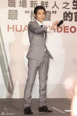 组图：萧敬腾代言手机 “省话一哥”上演表情秀