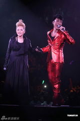 组图：许志安25周年演唱会落幕 郑秀文等捧场