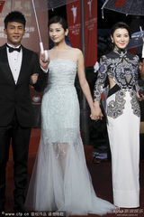 组图：《谁说我们不会爱》剧组杜淳颖儿亮相