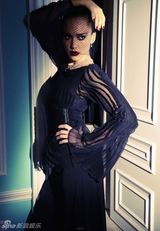 组图：阿尔芭登《嘉人》封面 大方分享穿衣之道