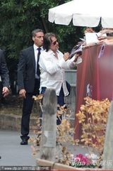 组图：《王尔德-莎乐美》发布会 导演获查斯坦献吻