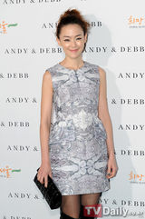 组图：李孝利朴诗妍等魅力亮相助阵时装展