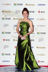 高清组图：青龙奖红毯女星争艳 河智苑孙艺珍成焦点