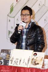 组图：九把刀参加台北书展办新书签售会