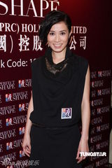 组图：佘诗曼出席商业活动否认和吴卓羲相约吃饭