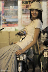 组图：王媛可写真展怀旧风 如梦似幻似老电影