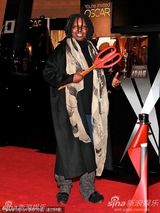 组图：奥斯卡小金人亮相 女星乌比-戈德堡剪彩