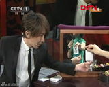 组图：刘谦再登春晚舞台搭档董卿演魔术