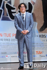 组图：朱元文彩媛新剧《Good Doctor》发布