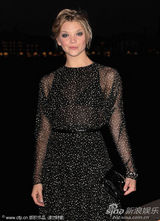 组图：麦当娜黑超黑裙尽展大姐大酷 助阵女性电影奖