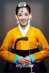 组图：韩星穿韩服拍写真迎中秋 南圭丽(南奎丽)典雅朱元粉嫩