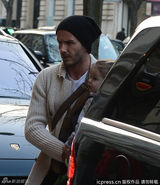 组图：贝克汉姆举家为三公子庆生 克鲁兹顽皮