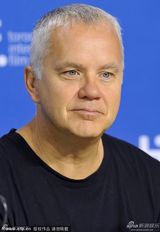 组图：《犯罪人生》发布 蒂姆-罗宾斯露灿笑