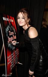 幻灯图集：“绯闻女孩”莉顿-梅斯特烟熏妆冷艳