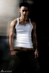 组图：亓航(启航)启航硬男写真曝光 展现完美身材