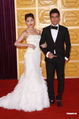 组图：荧幕情侣档亮相TVB台庆夜红毯