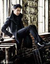 组图：韩星赵仁成时尚写真 眼神深邃迷人
