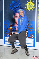 高清图：郭富城透视装秀胸肌 演唱会虚惊一场