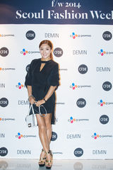 独家：韩星车艺莲高雅拉等优雅亮相首尔时装周