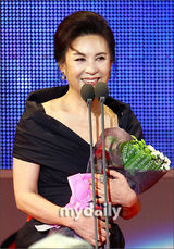 组图：韩国春史电影颁奖礼 《苔藓》成大赢家