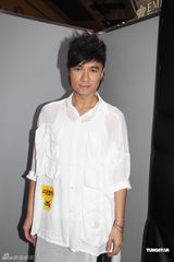 组图：谢安琪恶搞自己歌曲 古巨基献唱为黎耀祥庆生