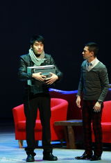 高清图：《陪我看电视》北京首演 呈现内地变迁