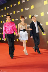 组图：陈楚河亮相旅游金榜盛典 粉色衬衫抢人眼球