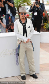 高清组图：德普宣传《海盗4》 佩内洛普紧身裙性感