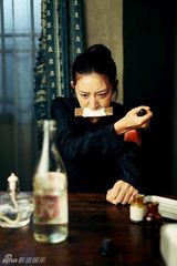 组图：《蝴蝶行动》唐一菲诠释双生姐妹花