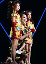 组图：冯小刚点将春晚 为杂技姐妹感到辛酸