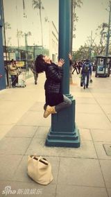 组图：小S全家新年赴迪士尼度假温馨照