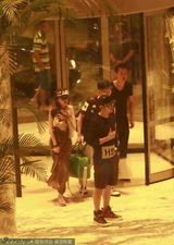 组图：黄晓明与Baby深夜赴酒店 击碎分手传闻