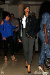 组图：蕾哈娜洛杉矶录音休闲风红唇欲滴