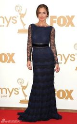 组图：艾美奖红毯 明佳-凯莉蕾丝长裙淑女气质
