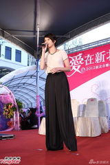 组图：梁咏琪“我爱你”挂嘴边 婚后甜蜜不生子