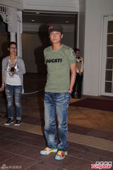 组图：曾志伟60寿宴包场迪士尼引游客不满