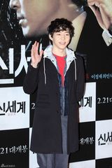 高清图：李政宰新片试映 宋智孝河智苑红毯斗艳