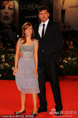 组图：非竞赛片《伊娃》首映 女演员与导演共舞