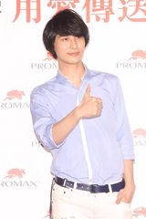 组图：严爵赠千万大礼为母庆生 另一半要孝顺