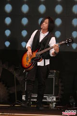 组图：五月天亮相电影首映会 台上火热献唱