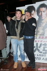 组图：谢霆锋否认豪宅赠前妻 新年与两子聚天伦